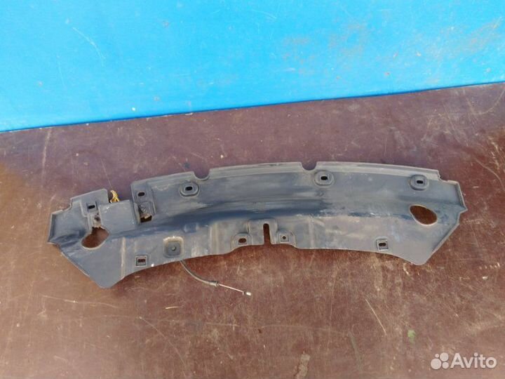 Кожух замка капота Ford Kuga 2 2012-2019