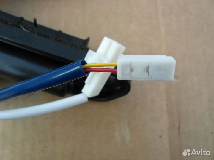 Ручка крышки багажника Mitsubishi Pajero Sport 3