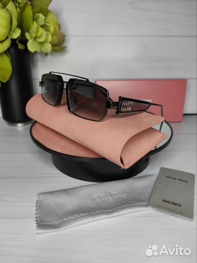 Солнцезащитные очки Miu Miu новинка