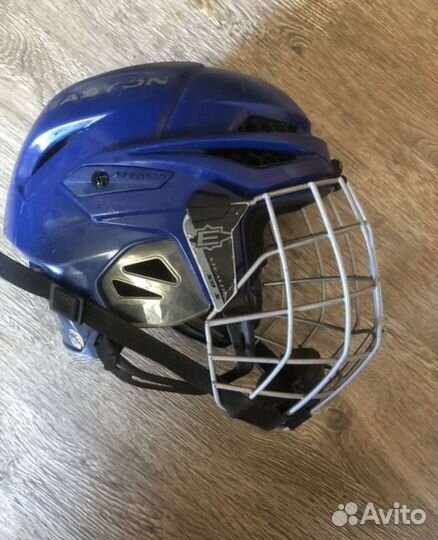 Хоккейный шлем