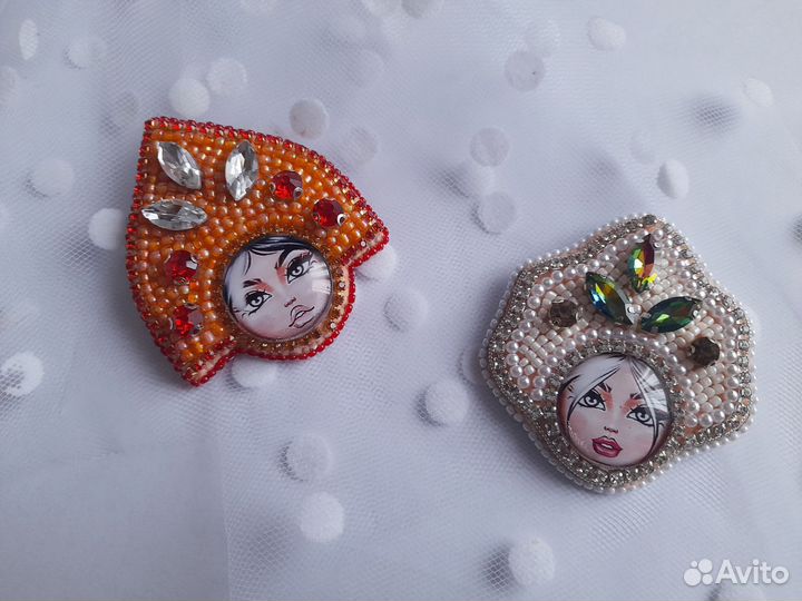 Брошь ручной работы из бисера