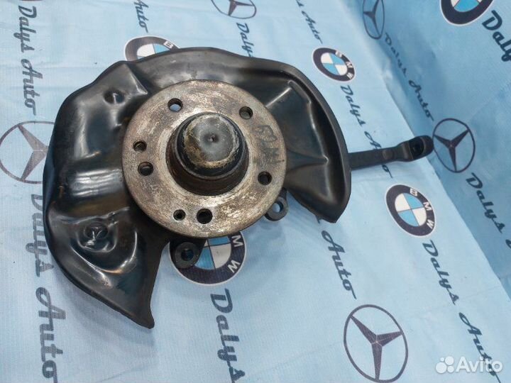 Кулак поворотный передний правый Mercedes-Benz