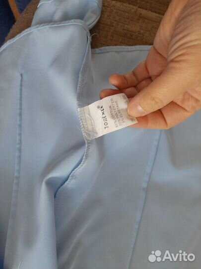 Блузка голубая со съемным воротником-жабо