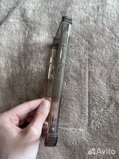 Чехол на iPhone 13 с карманом для карт