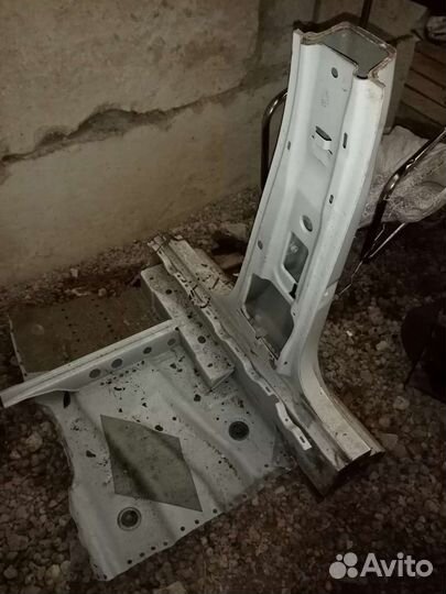 Средняя стойка volkswagen polo