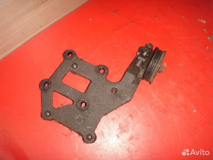 Кронштейн кондиционера 1018002691 Geely MK Cross