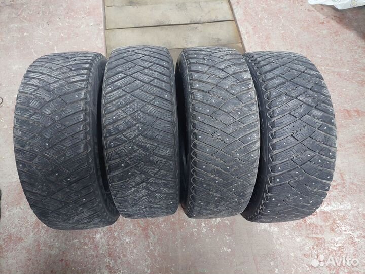 Goodyear Ultragrip Ice Arctic 215/60 R16