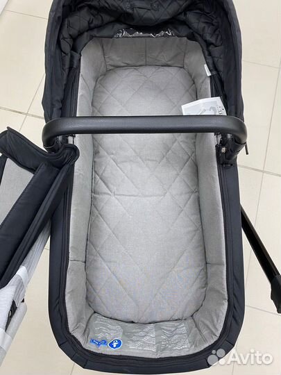 Новая коляска Mamas & Papas Strada Carbon