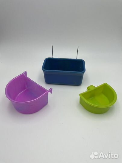 Кормушки и поилки для попугаев, хомяков