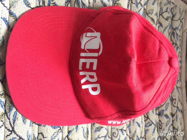 Кепка красная