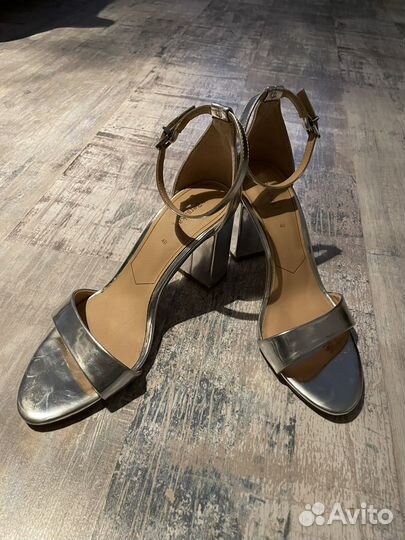 Босоножки bershka 40