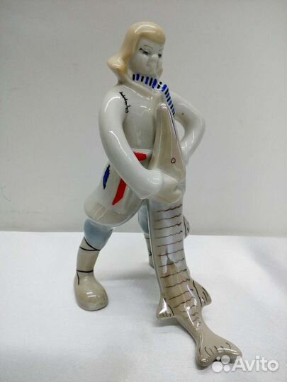 Фарфоровая статуэтка Емеля с щукой. Сказка