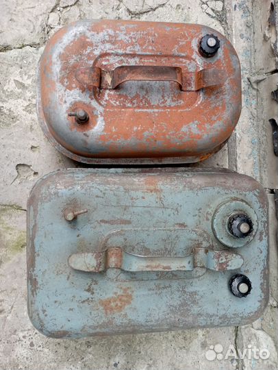 Бензобаки, канистры для лодочных моторов