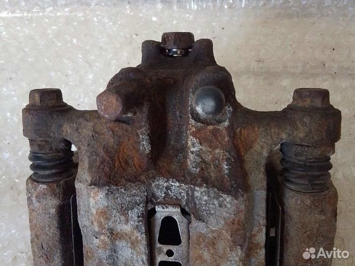 Супорт тормозной задний правый Honda Crosstour