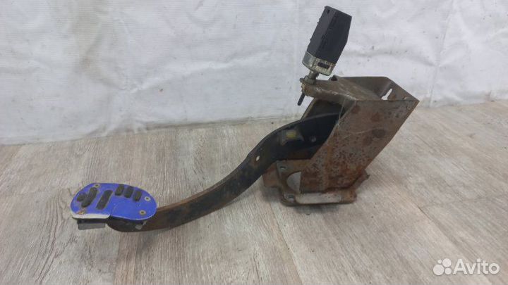 Педаль тормоза Mitsubishi Galant 7 1996
