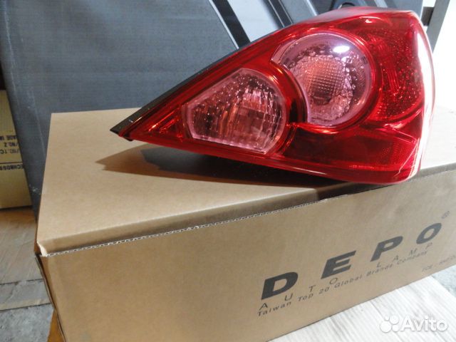 Tiida (5 ) Фонарь задний внешний правый (5 дв) (De