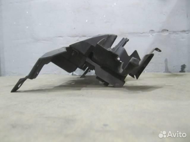 Кронштейн переднего бампера центральный от Mazda