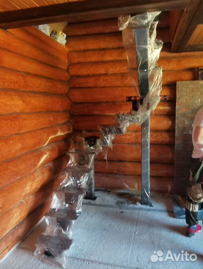 Каркас из метала Забежной Лестницы в Коттедж