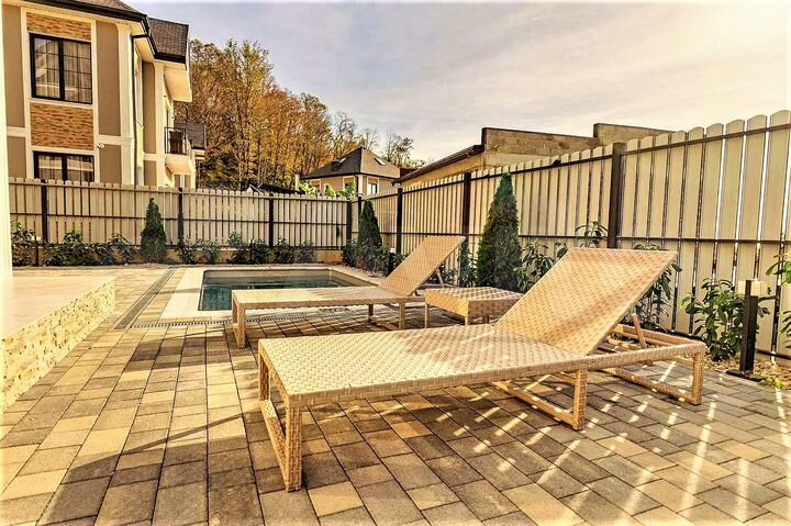 Дом 180 м² на участке 5 сот.