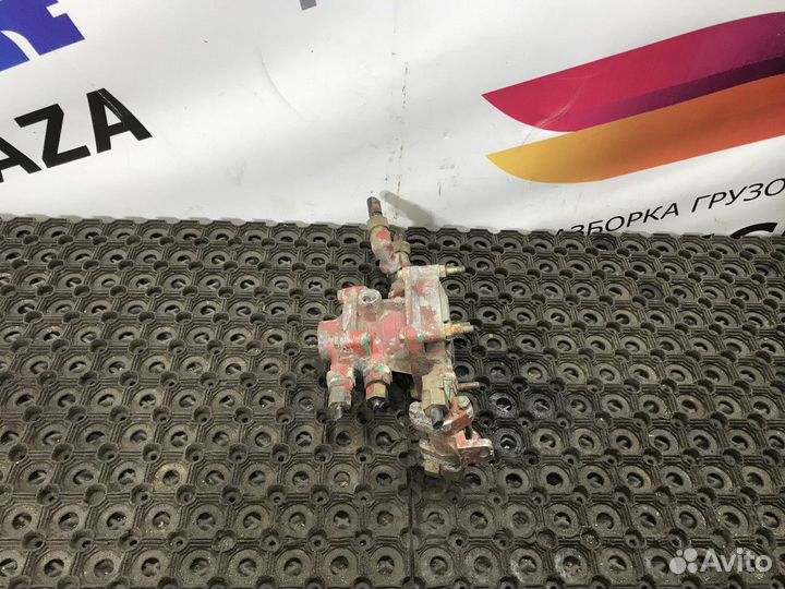 Кран управления тормозами прицепа