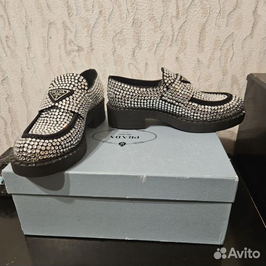 Prada satin crystal loafers женская обувь