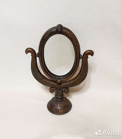 Настольное зеркало