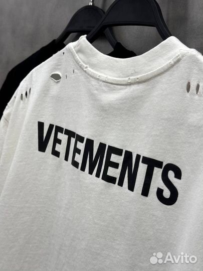 Крутая футболка Vetements унисекс (на руках)