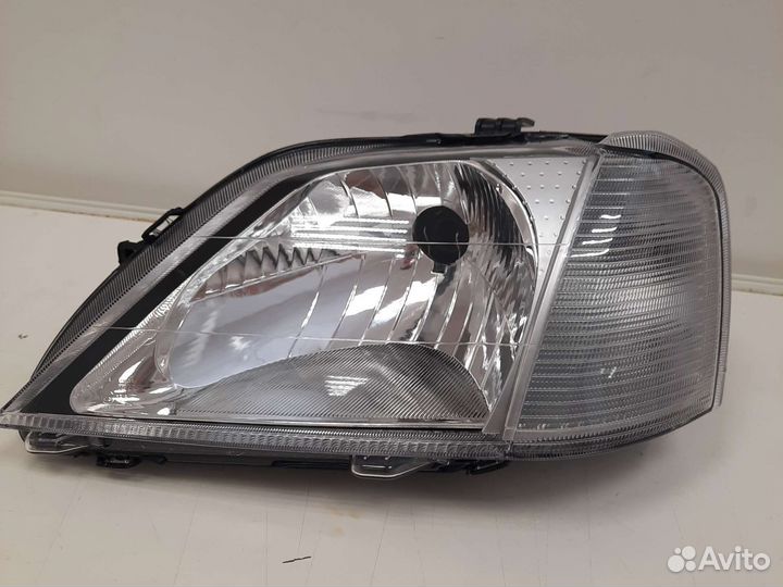 Фара левая Renault Logan 1