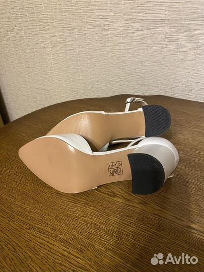 Босоножки женские 37 размер на каблуке