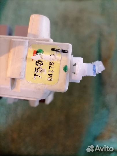 Блок предохранителей 82730-0W010 Toyota Mark II Wa