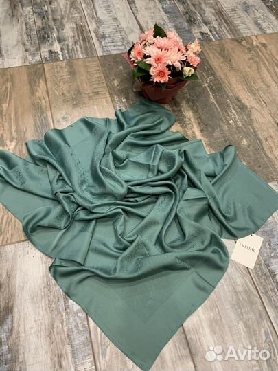 Шелковый легкий платок Valentino зелёный