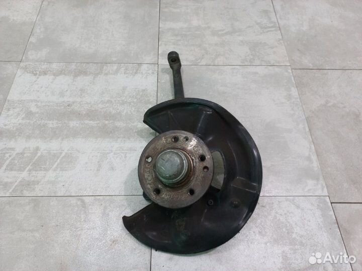 Кулак передний левый Mercedes E320 W210 112.941