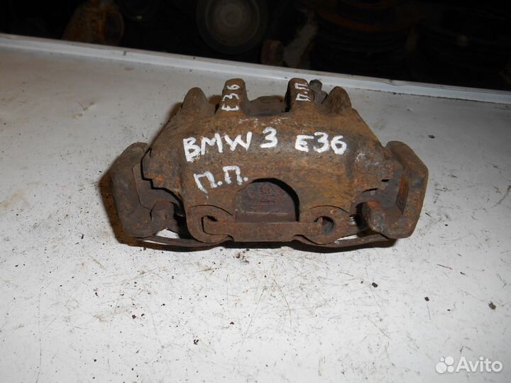 Передний правый суппорт BMW E36 бмв Е36