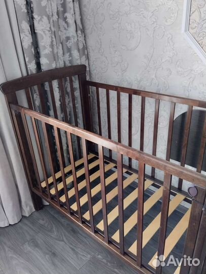 Детская кроватка с матрасом