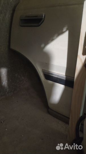 Двери бу на Ниссан Лаурель