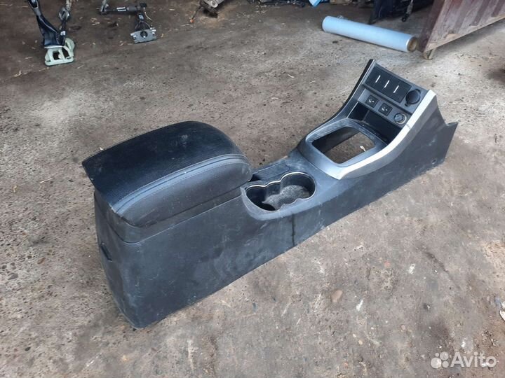 Подлокотник geely emgrand ec7