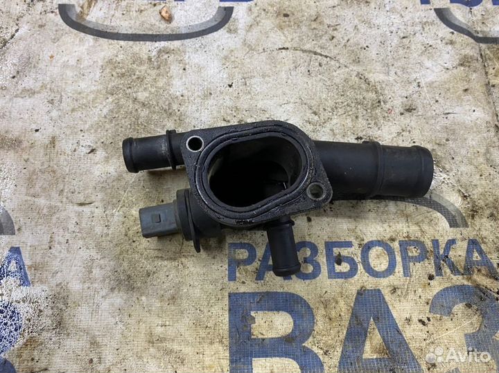 Тройник термостата Джетта 5 Гольф 5