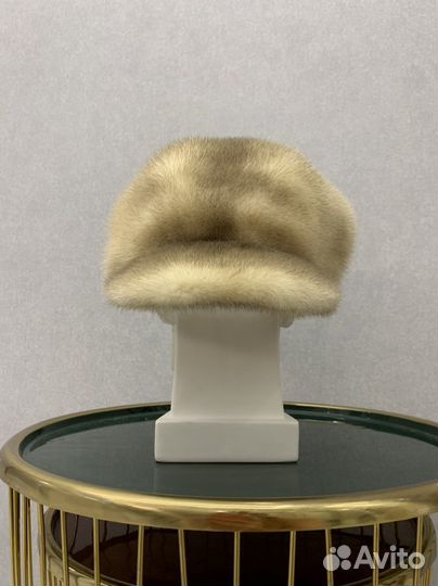 Берет норковый с козырьком