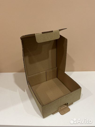 Картонная коробка для подарков 17х18,5х7