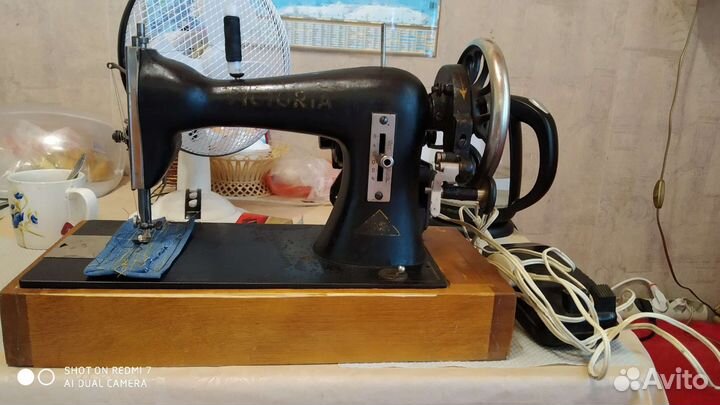 Швейная машина victoria
