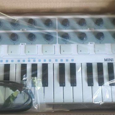 Worldemini midi-контроллер