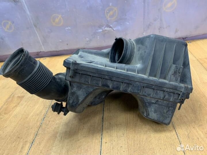 Корпус воздушного фильтра Opel Astra H Z19DT