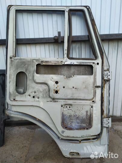 Дверь левая камаз