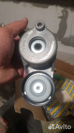 Натяжной ролик для grand cherokee WK 2 diesel 3.0