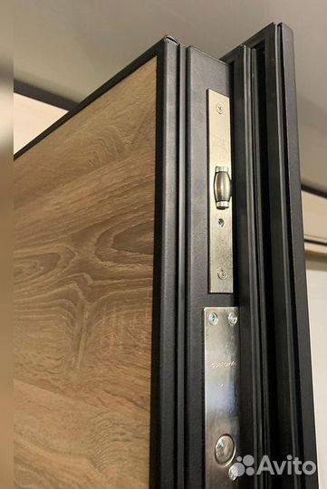 Дверь входная уличная с терморазрывом