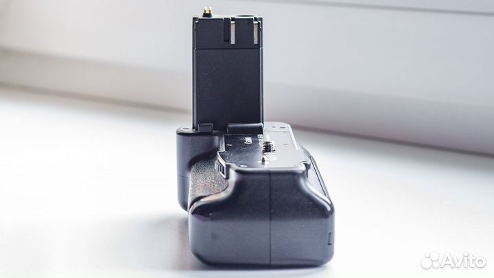 Батарейный блок Canon Battery Grip BG-E2N