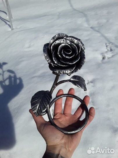 Розы кованые