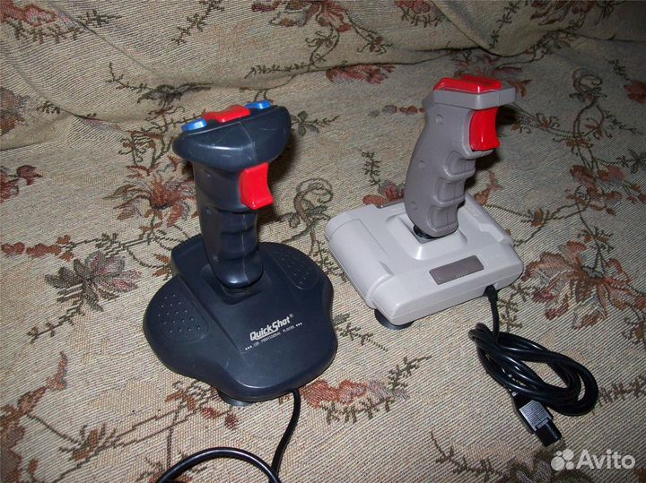 Джойстики, карты памяти на игровые приставки