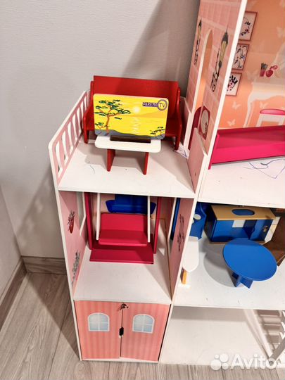 Большой кукольный домик