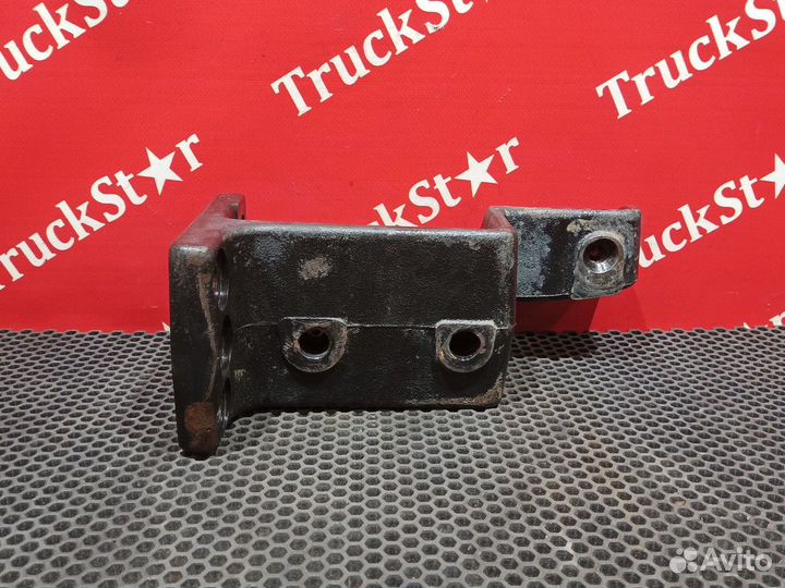 Кронштейн бампера переднего правый 2020г